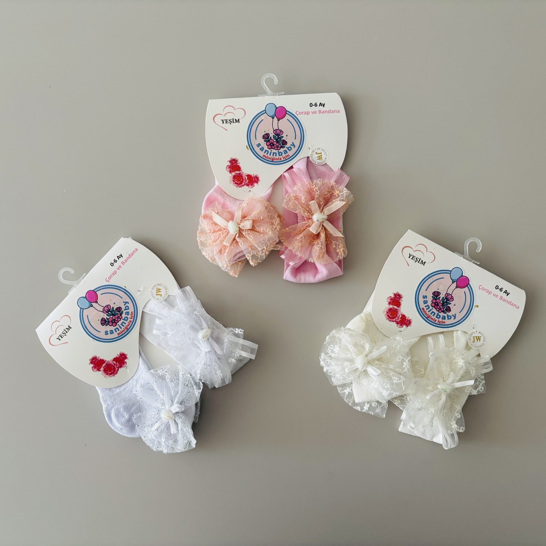 Güpürlü Fiyonklu Çorap & Bandana Seti Kız Bebek